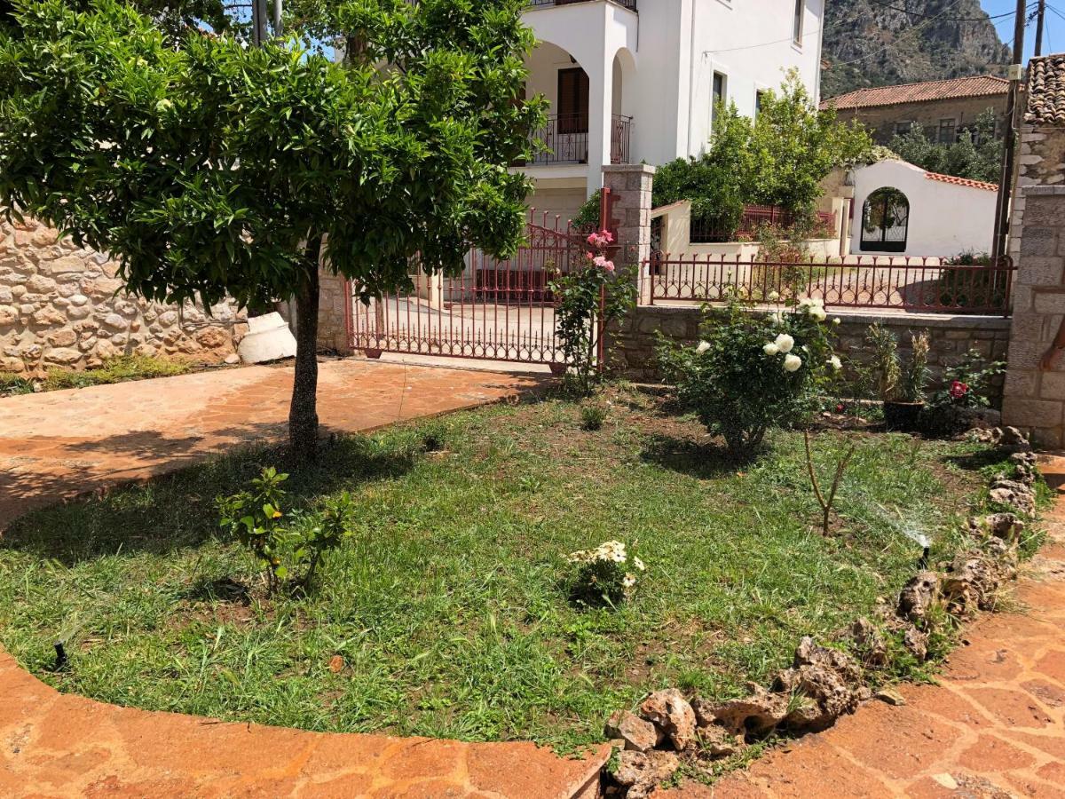 Villa Haus Kleopatra Leonídion Exterior foto