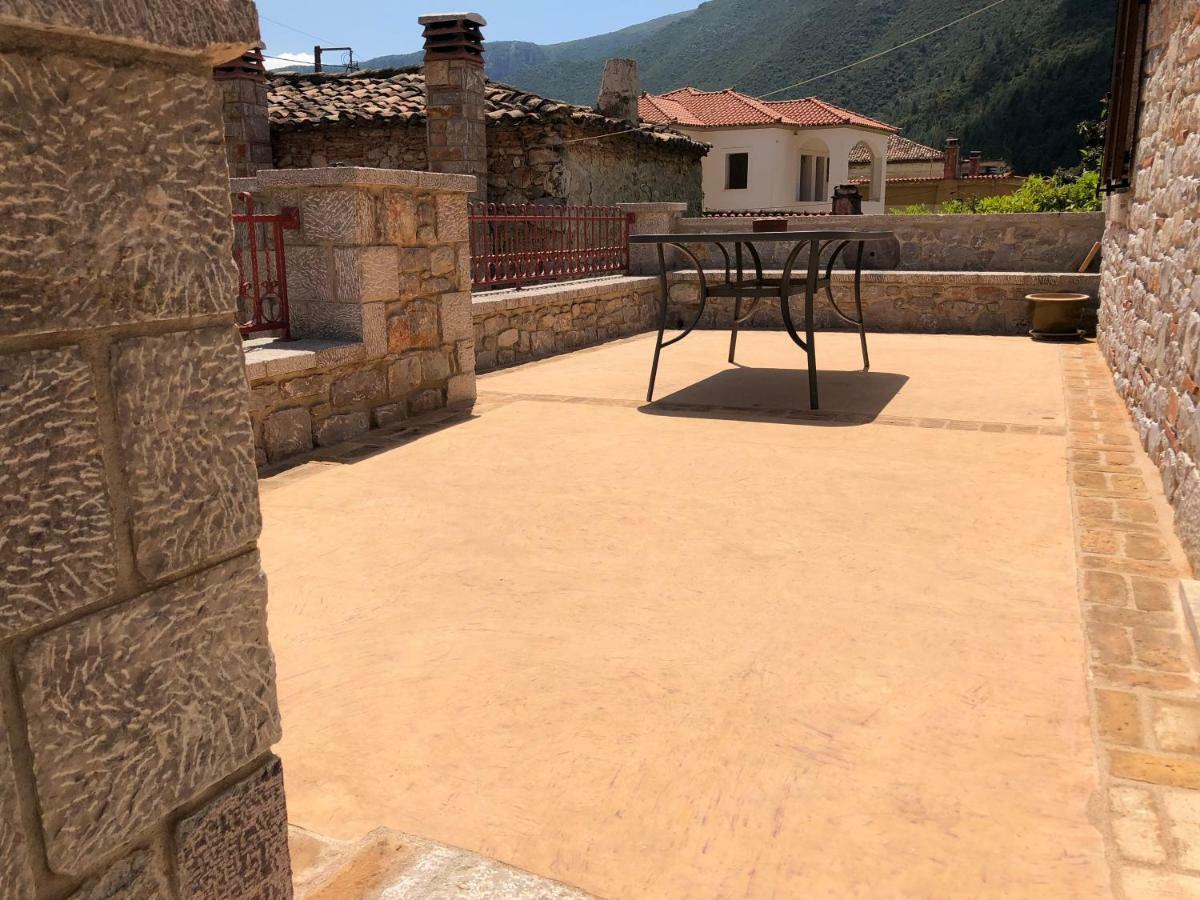 Villa Haus Kleopatra Leonídion Exterior foto